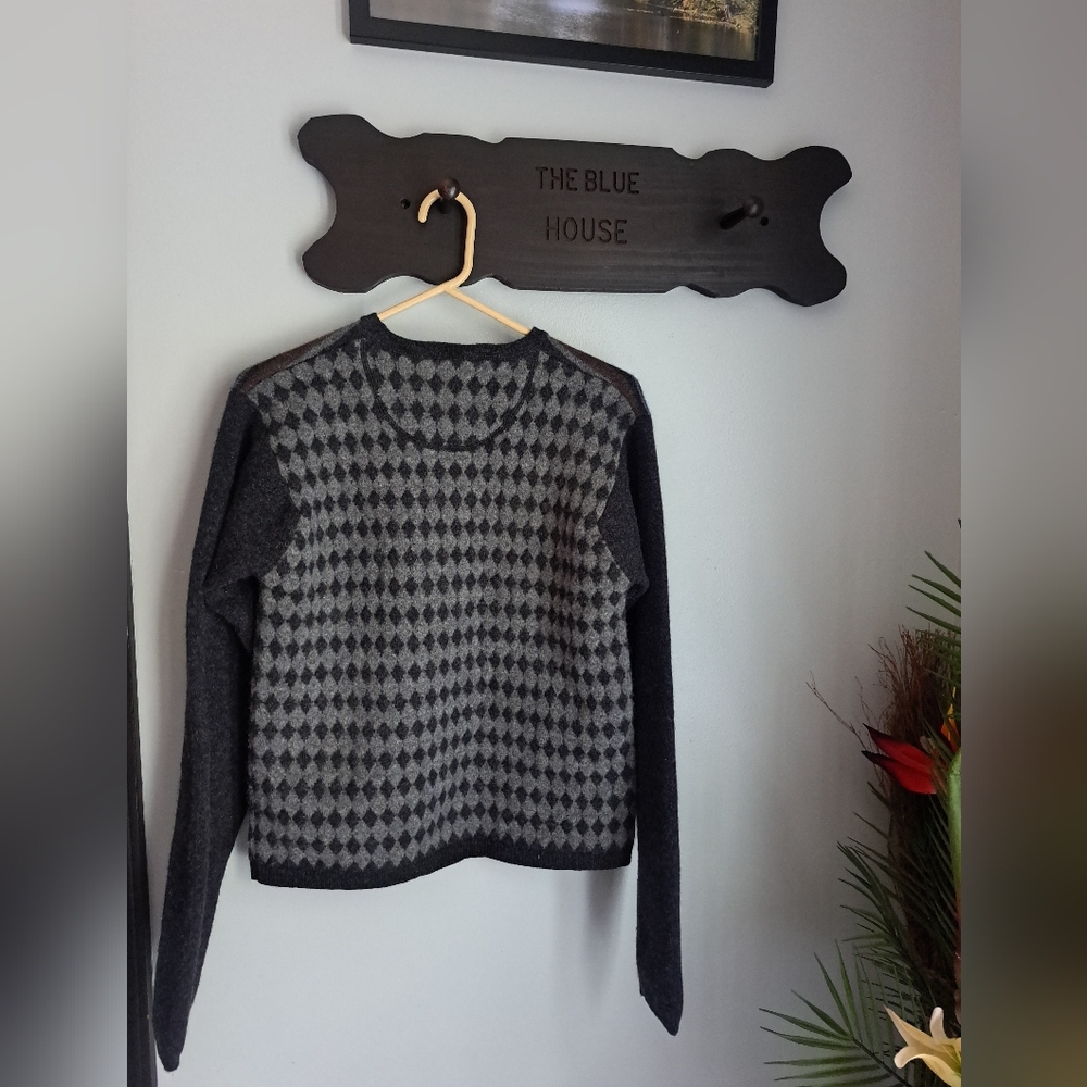 Robert Graham Gray and Black Patterned Crewneck Sweater - Picture 6 of 6